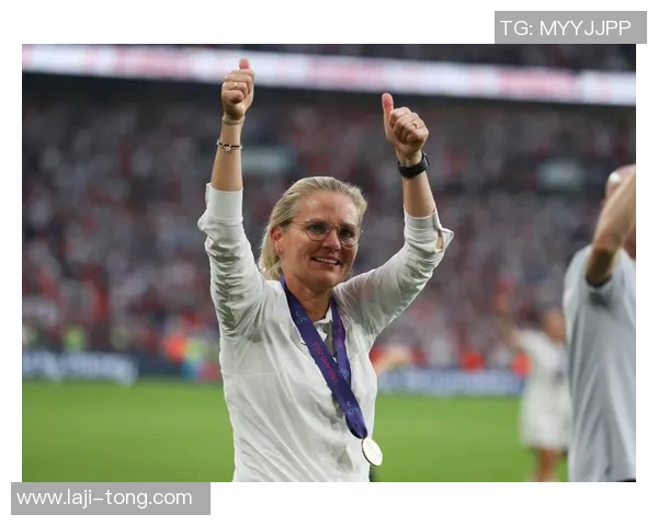 奎维利与阿雅的精彩对决揭示了足球战术与团队协作的重要性 奎维利与阿雅的精彩对决揭示了足球战术与团队协作的重要性